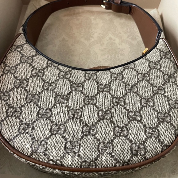 GUCCI HALF-MOON-SHAPED MINI BAG WITH INTERLOCKING G - Picture 8 of 10